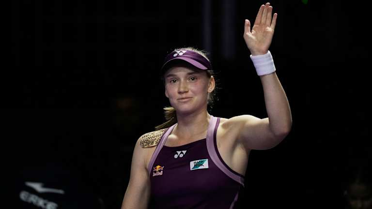 Elena Rybakina rallies to defeat Jessica Pegula in WTA Finals semifinals
